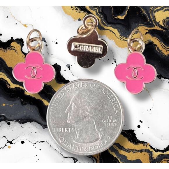 2 Piece Hot Pink/Gold Earring Making Clover Charm Pendant Pull - Picture 1 of 1